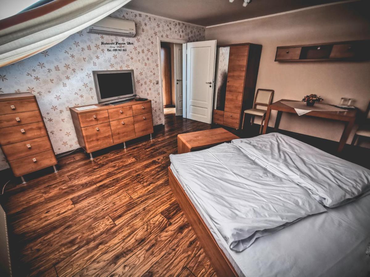 Restaurant Pansion Wien Cierny Brod Luaran gambar