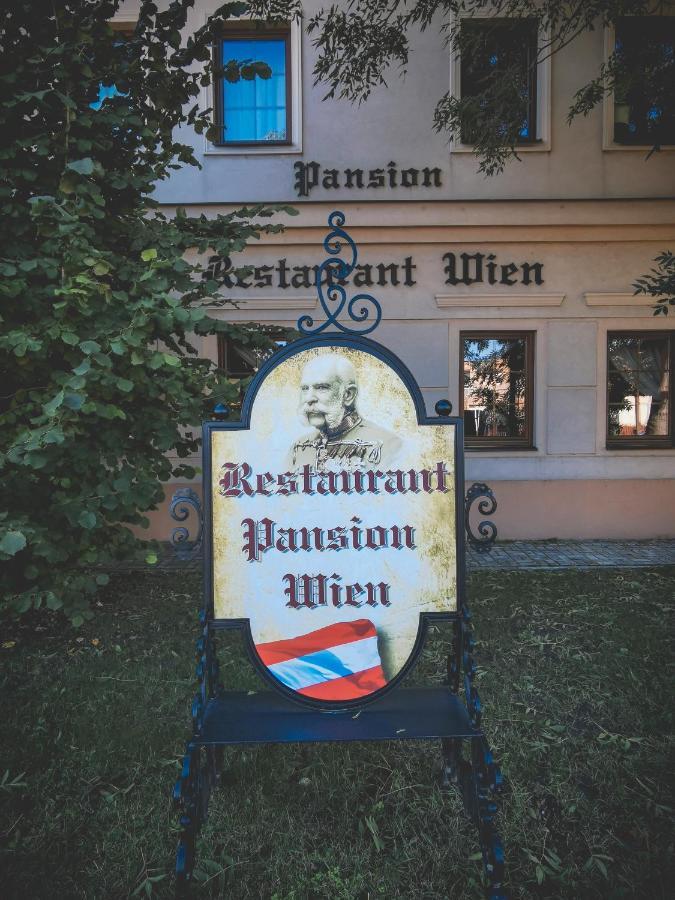 Restaurant Pansion Wien Cierny Brod Luaran gambar