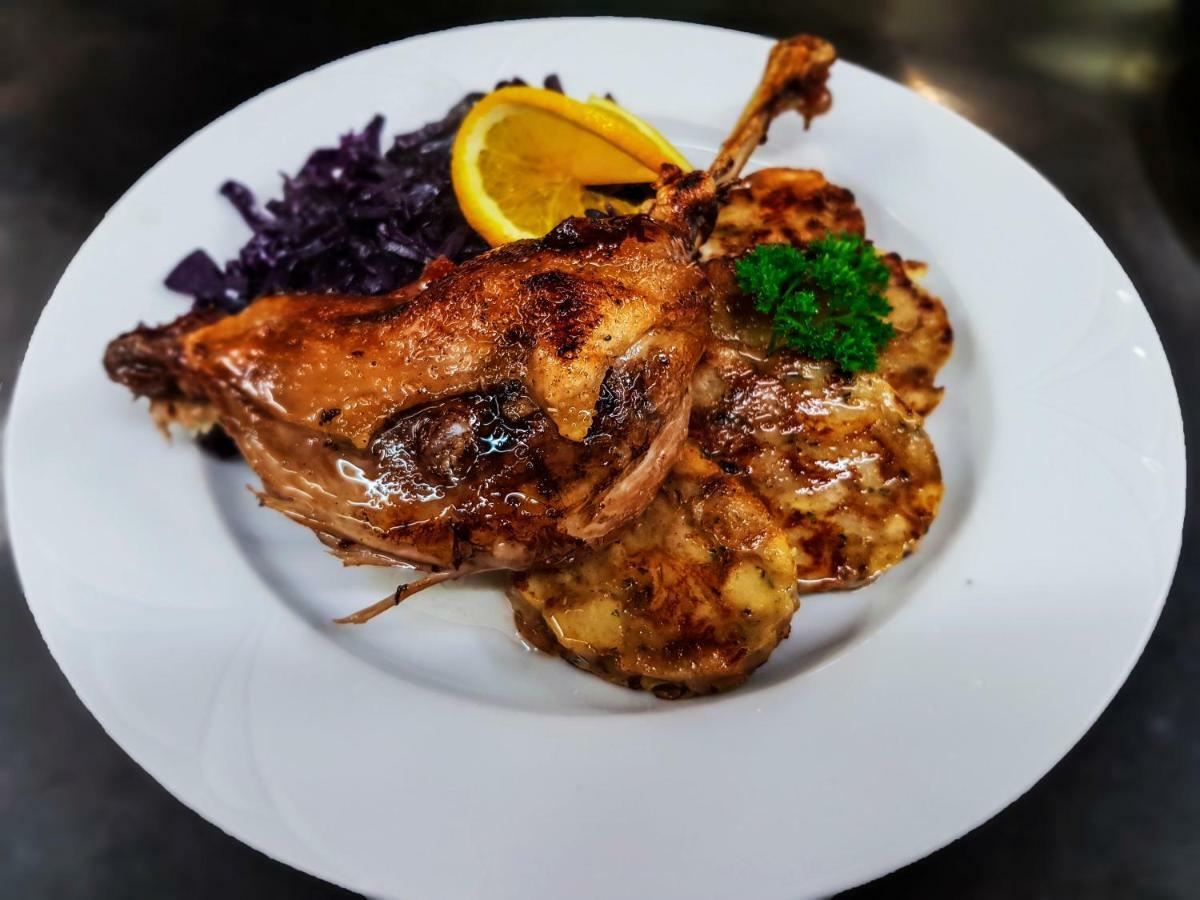 Restaurant Pansion Wien Cierny Brod Luaran gambar