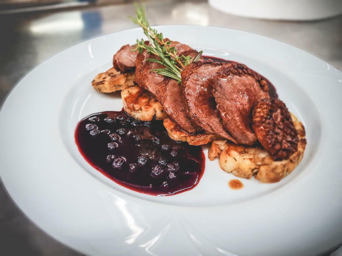 Restaurant Pansion Wien Cierny Brod Luaran gambar