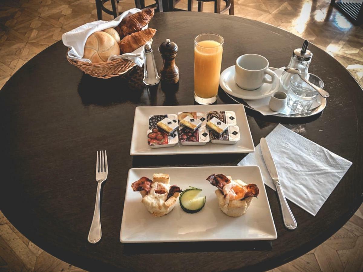 Restaurant Pansion Wien Cierny Brod Luaran gambar