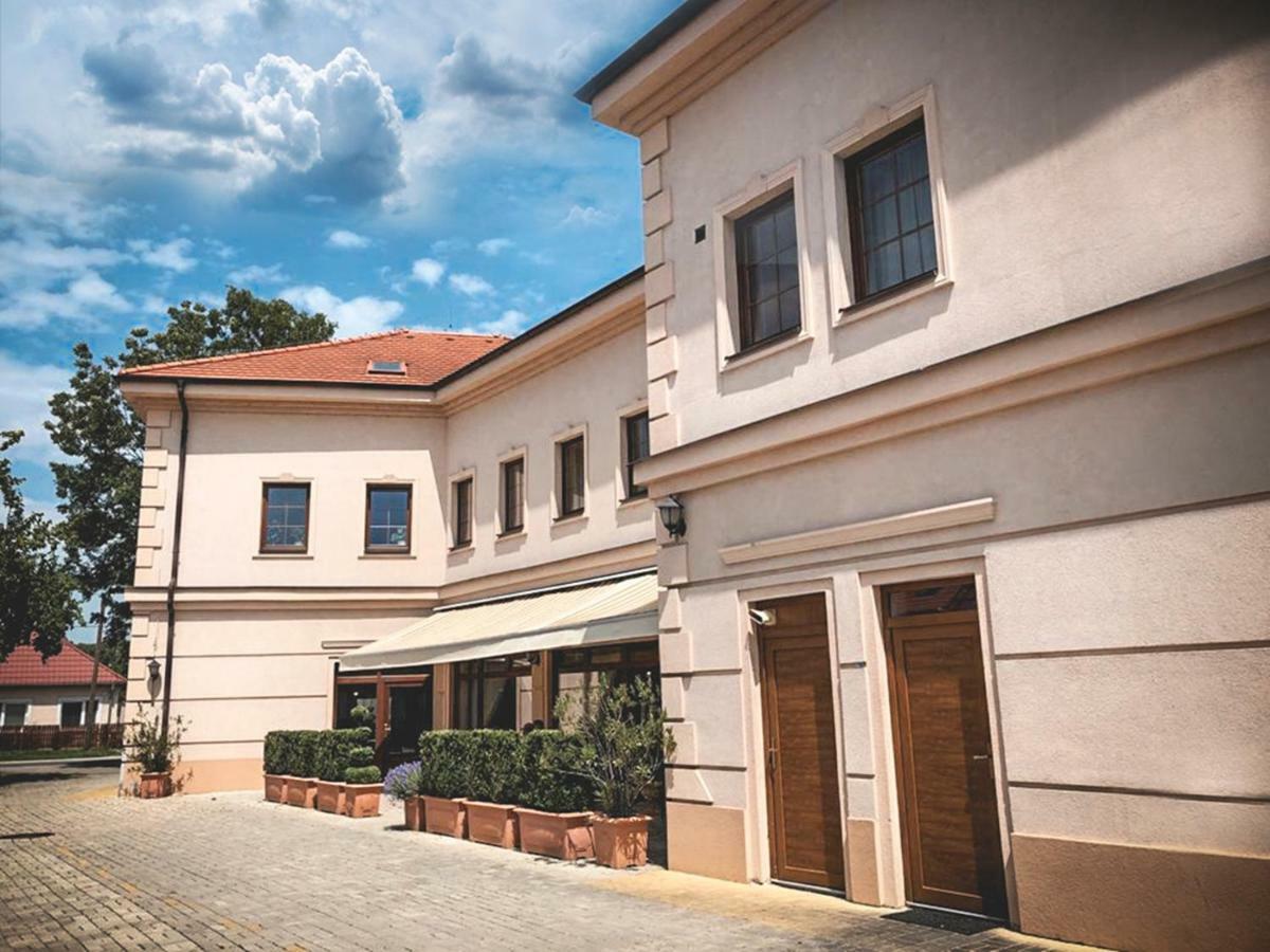 Restaurant Pansion Wien Cierny Brod Luaran gambar